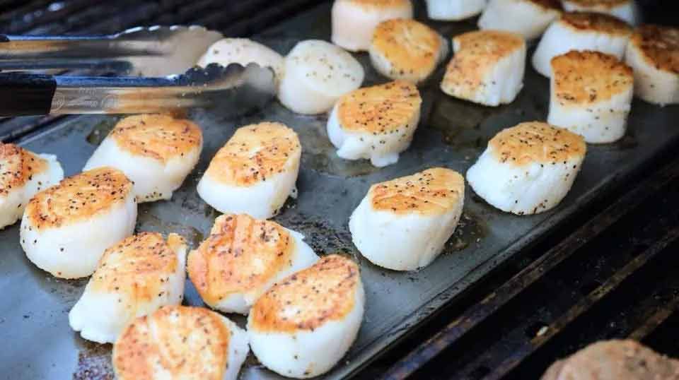 Photo of Place your Scallops on the griddle and flip after 2 minutes