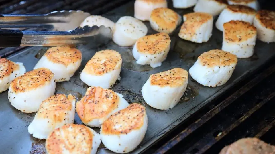 Scallops on the GrillGrate Griddle